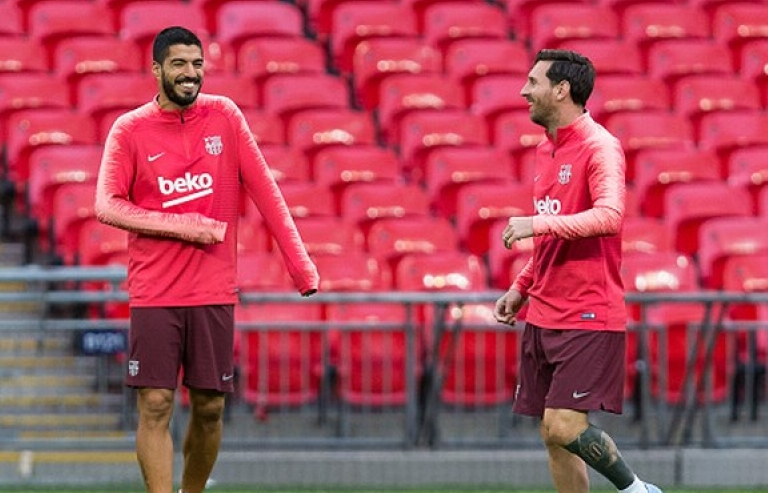 Messi-Suarez “cặp kè” trên sân tập, sẵn sàng phá lưới Tottenham