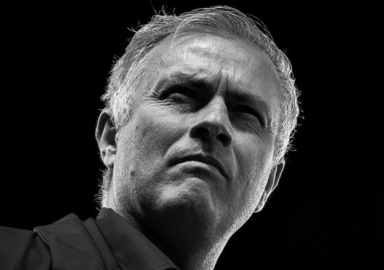 Manchester United sa thải HLV Jose Mourinho ngay đêm nay?