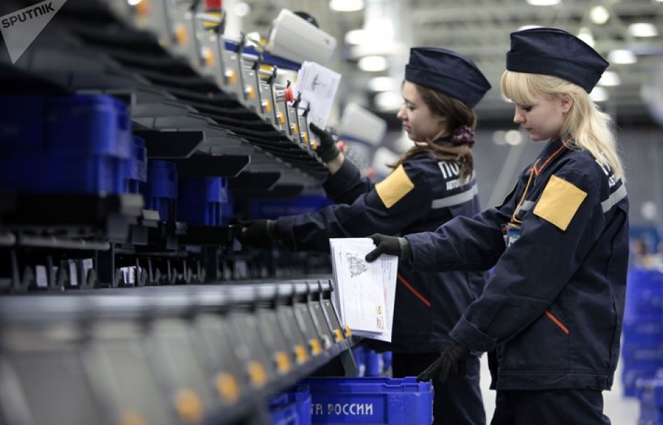 Vẻ đẹp của các nữ bưu tá trên thế giới qua các thời kỳ