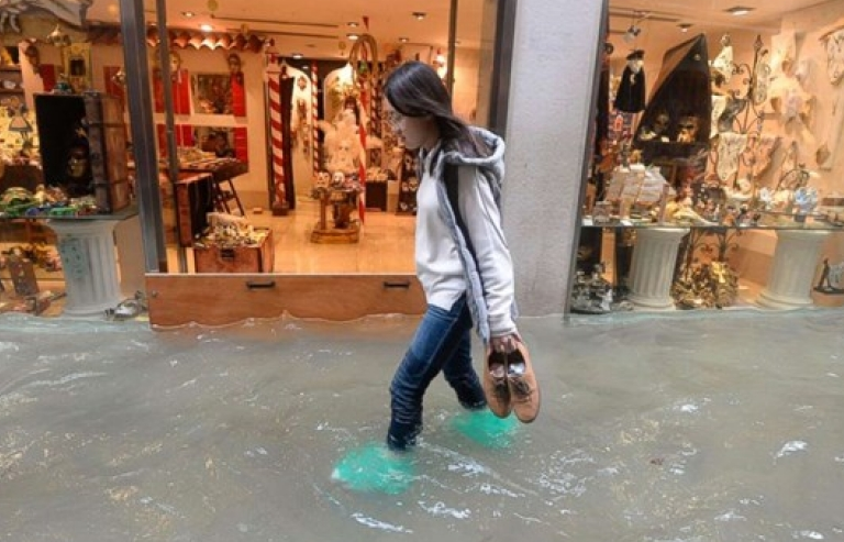 Thành phố nổi Venice "chìm" trong biển nước