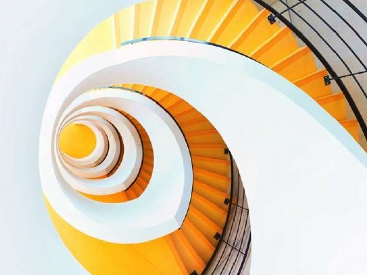 Choáng ngợp kiến trúc cầu thang xoắn ốc "siêu thực"