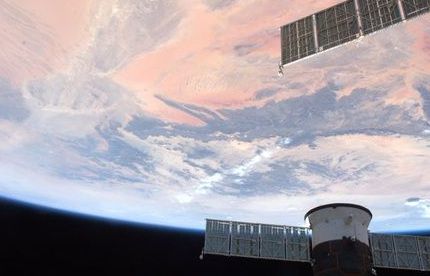 Chủ nhân giải Nobel Vật lý 2019: Đến sống ở các hành tinh khác là chuyện 'điên rồ'