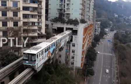 Khi đường sắt, cao tốc 'xuyên thủng' tòa nhà