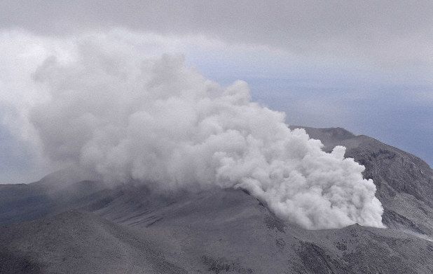 Ghi nhận động đất, Nhật Bản nâng cảnh báo nguy cơ núi lửa Shindake hoạt động mạnh nhat ban nang canh bao nguy co nui lua shindake hoat dong manh