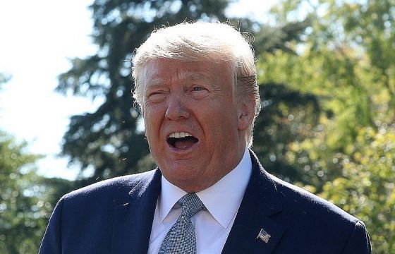 Bất tiện khi dùng iPhone không có nút Home, Tổng thống Donald Trump viết thư cho CEO Apple