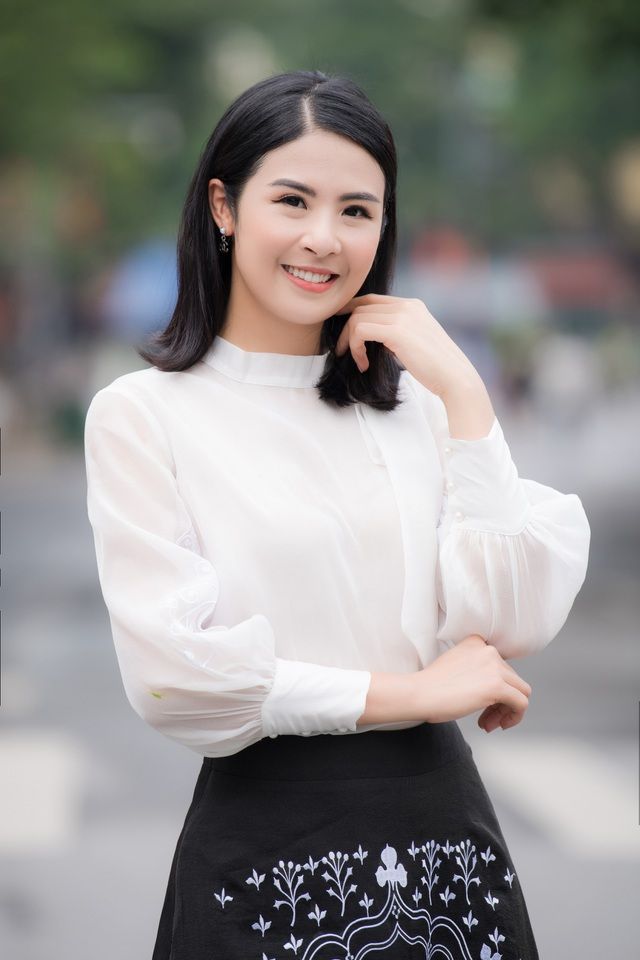 Hoa hậu Ngọc Hân rạng rỡ đạp xe quảng bá hình ảnh Hà Nội xanh