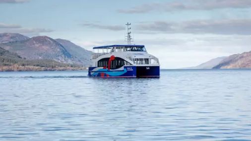 Chạm trán sinh vật bí ẩn dài 10 m dưới hồ Loch Ness