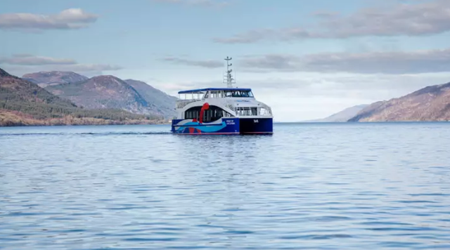 Chạm trán sinh vật bí ẩn dài 10 m dưới hồ Loch Ness cham tran sinh vat bi an dai 10 m duoi ho loch ness