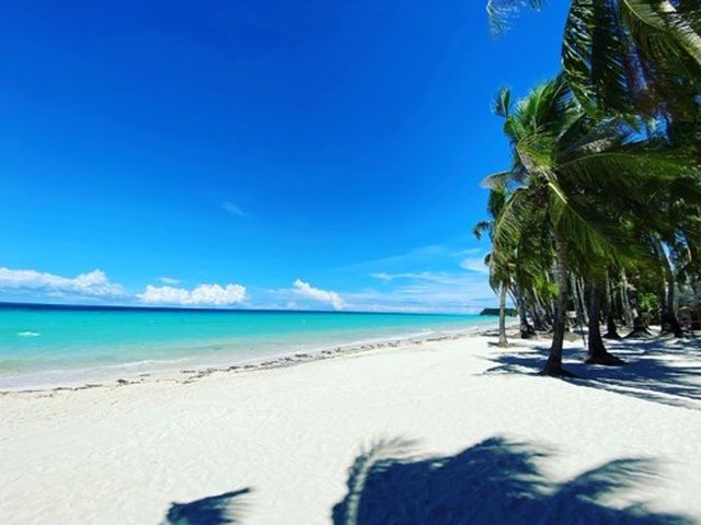 Chỉ những du khách có kết quả kiểm tra âm tính với Covid-19 mới được phép tới Boracay và cần bay trên các chuyến bay của Philippines Airlines. (Nguồn: Business Mirror) Đảo thiên đường Boracay mở cửa đón du khách trong nước và quốc tế