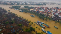 Phố cổ Hội An ngập trong 'biển nước' nhìn từ camera bay