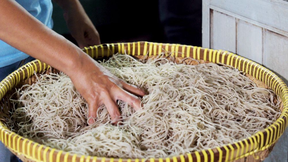 Xem cách làm món 'mỳ bẩn' rất được ưa chuộng ở 'xứ sở vạn đảo'