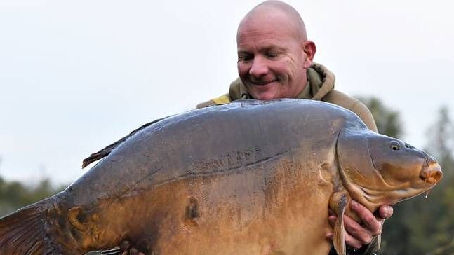 Bắt được cá chép khổng lồ nặng 34 kg