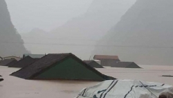 Dự báo thời tiết đêm nay và ngày mai (19-20/10): Bắc Bộ trời lạnh, mưa nhỏ rải rác; Trung Bộ tiếp tục mưa rất to kéo dài