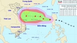 Dự báo thời tiết ngày và đêm nay (21/10): Bắc Bộ hửng nắng, trời lạnh; mưa rất to ở Trung Bộ bắt đầu giảm