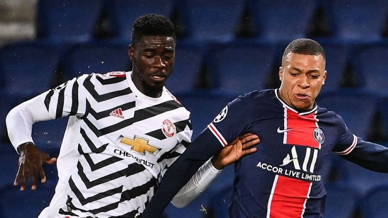 'Bỏ túi' Mbappe, trung vệ Axel Tuanzebe của Man Utd nhận lời khen đặc biệt