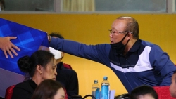 HLV Park Hang Seo tiếp sức miền Trung vượt bão lũ