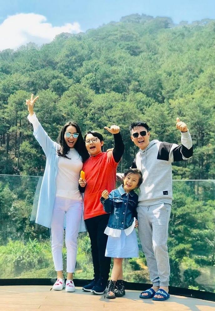 40 tuoi ca sy hoang bach hanh phuc ben gia dinh nho 1 vo 3 con