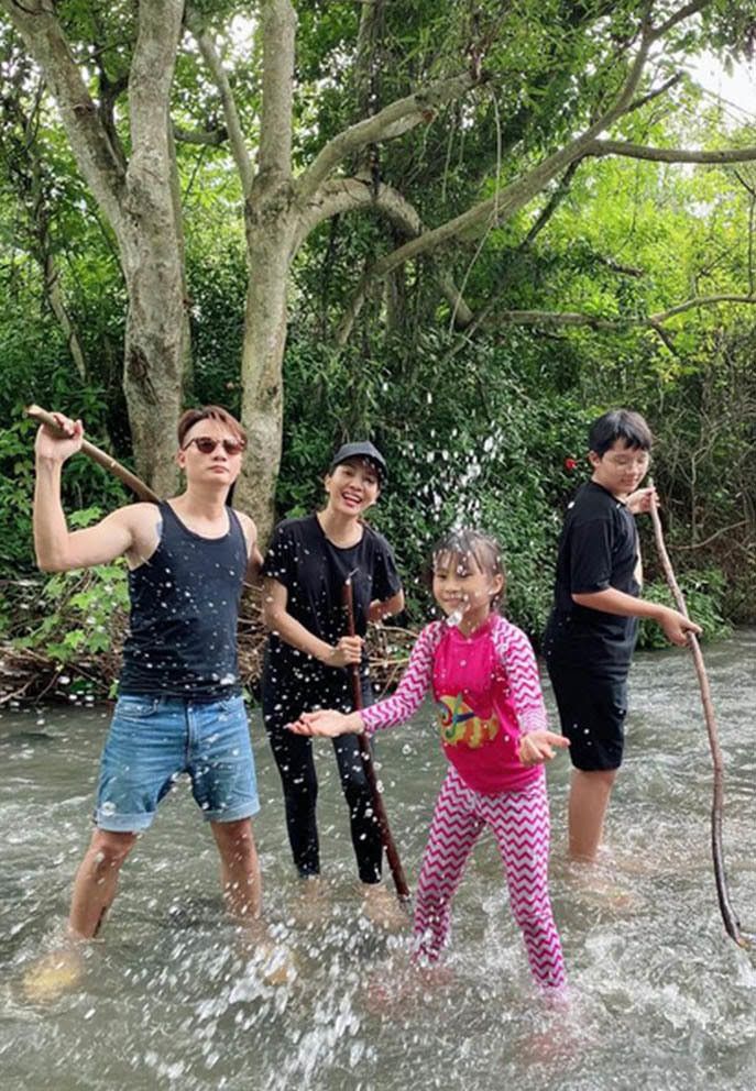 40 tuoi ca sy hoang bach hanh phuc ben gia dinh nho 1 vo 3 con