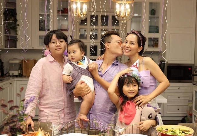 40 tuoi ca sy hoang bach hanh phuc ben gia dinh nho 1 vo 3 con