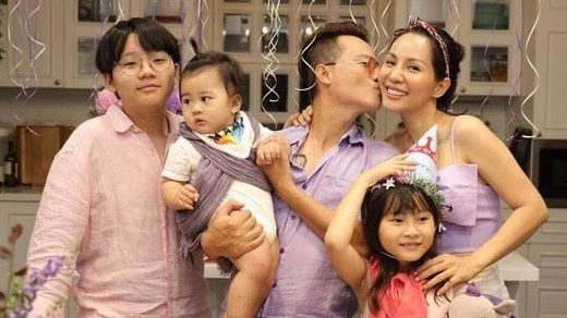 Ca sỹ Hoàng Bách hạnh phúc bên gia đình nhỏ, chia sẻ về phương pháp giáo dục con