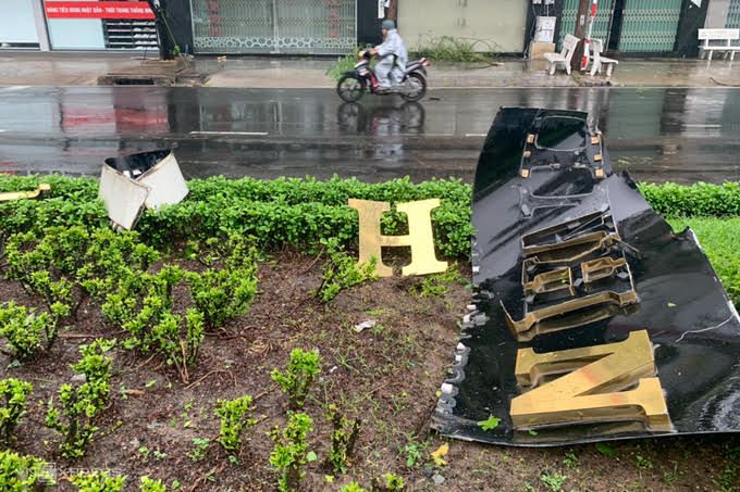 Bão số 9 Molave đi rất nhanh rất mạnh áp sát bờ biển Đà Nẵng Phú Yên bao so 9 molave di rat nhanh rat manh ap sat bo bien da nang phu yen