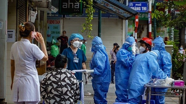 Covid-19 ở Việt Nam sáng 7/10: Hơn 5.700 ca nặng; Hướng dẫn cách ly khi từ miền Nam về quê; Hành khách nào được bay nội địa từ 10/10?
