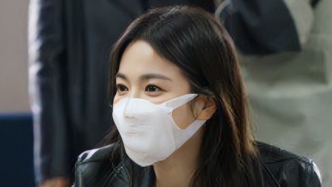 Song Hye Kyo nhận mưa lời khen về thần thái xinh đẹp trong những cảnh quay phim mới