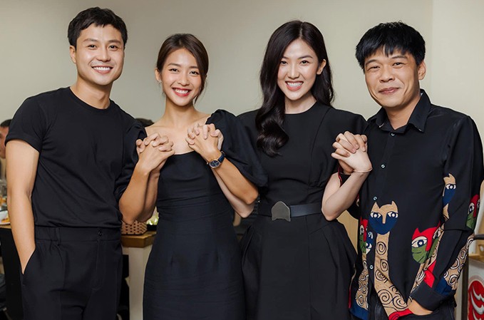 Trong phim 11 tháng 5 ngày, Trung Ruồi và Lương Thanh là một đôi còn Khả Ngân theo đuổi Thanh Sơn. Họ trở thành nhóm bạn thân xong xóm trọ nghèo sau khi cùng nhau trải qua nhiều biến cố, khó khăn. (Ảnh: Thành Đạt) Trong phim 11 tháng 5 ngày, Trung Ruồi và Lương Thanh là một đôi còn Khả Ngân theo đuổi Thanh Sơn. Họ trở thành nhóm bạn thân xong xóm trọ nghèo sau khi cùng nhau trải qua nhiều biến cố, khó khăn. (Ảnh: Thành Đạt)