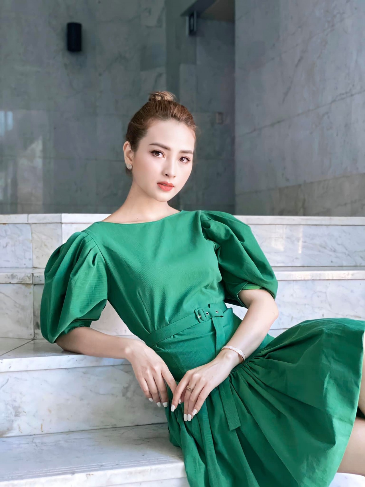 11 tháng 5 ngày: Dung nhan rạng ngời của MC VTV vào vai tình đầu