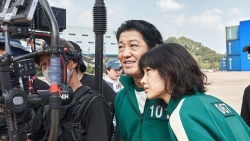 Trò chơi con mực: Loạt hình ảnh hài hước trên phim trường