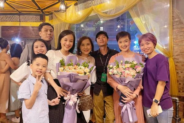 '11 tháng 5 ngày' hút khán giả không ngờ và dàn diễn viên 'quậy tưng bừng' trong cảnh quay cuối