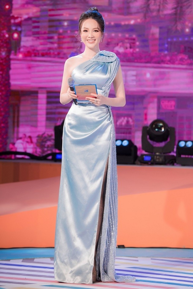 Ngắm nhan sắc xinh đẹp rạng rỡ của Á hậu - MC Thụy Vân