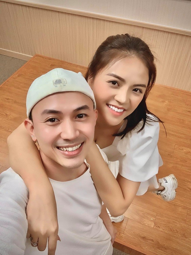 Hương vị tình thân: Thu Quỳnh thổ lộ, vai Khánh Thy gây áp lực và khẳng định, cô với bạn diễn Anh Vũ là đồng nghiệp thân thiết Hương vị tình thân: Thu Quỳnh thổ lộ, vai Khánh Thy gây áp lực và khẳng định, cô với bạn diễn Anh Vũ là đồng nghiệp thân thiết