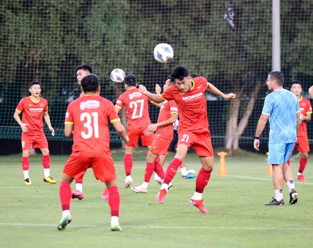 HLV Park Hang Seo căng mắt 'soi giò' U23 Việt Nam HLV Park Hang Seo căng mắt 'soi giò' U23 Việt Nam