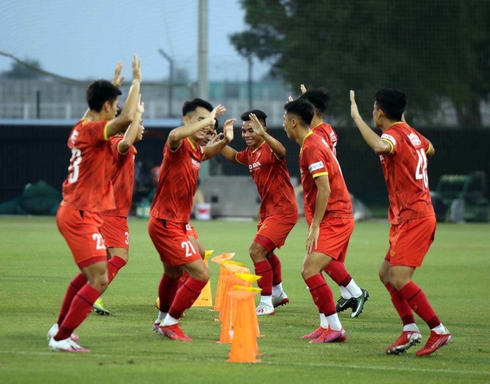 HLV Park Hang Seo căng mắt 'soi giò' U23 Việt Nam HLV Park Hang Seo căng mắt 'soi giò' U23 Việt Nam