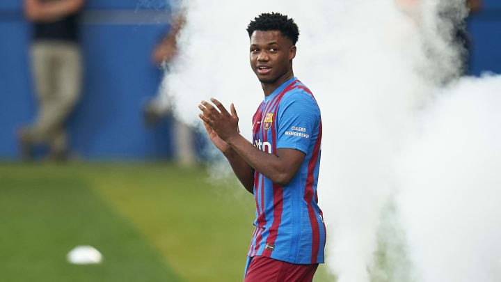 Chuyển nhượng cầu thủ: Chuyển nhượng cầu thủ: