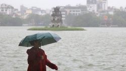 Dự báo thời tiết đêm nay và ngày mai (21-22/10): Không khí lạnh tràn về, Trung Bộ có nơi mưa rất to; Bắc Bộ và Thanh Hóa trời rét