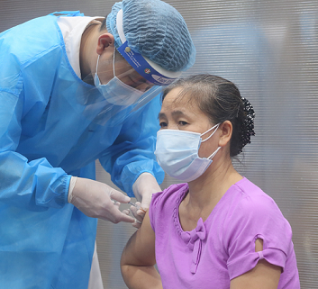 Covid-19: Cả nước đã tiêm gần 70 triệu liều vaccine; 98% ca bệnh ở Bình Dương đã được chữa khỏi