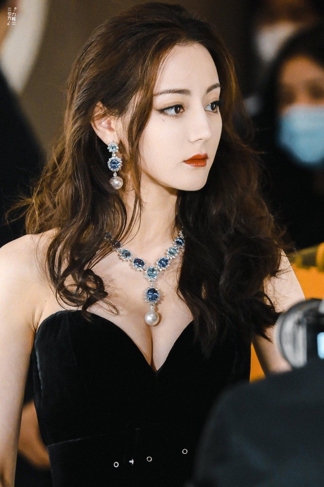 "mỹ nhân Tân Cương" Địch Lệ Nhiệt Ba