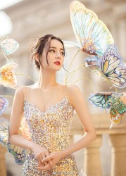 Ngắm nhìn nhan sắc rực rỡ cùng phong cách thời trang ấn tượng của mỹ nhân Địch Lệ Nhiệt Ba