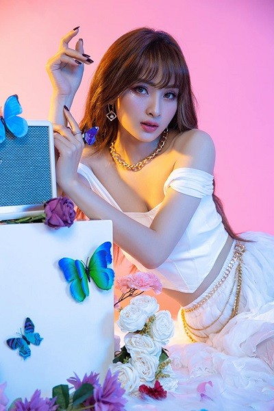 Phong cách thời trang gợi cảm của MC Mù Tạt từ vai 'tiểu tam' phim 11 tháng 5 ngày đến ngoài đời