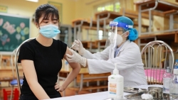 Covid-19: Cả nước đã tiêm hơn 77,4 triệu liều vaccine; Bến Tre tìm người liên quan đến đám tang