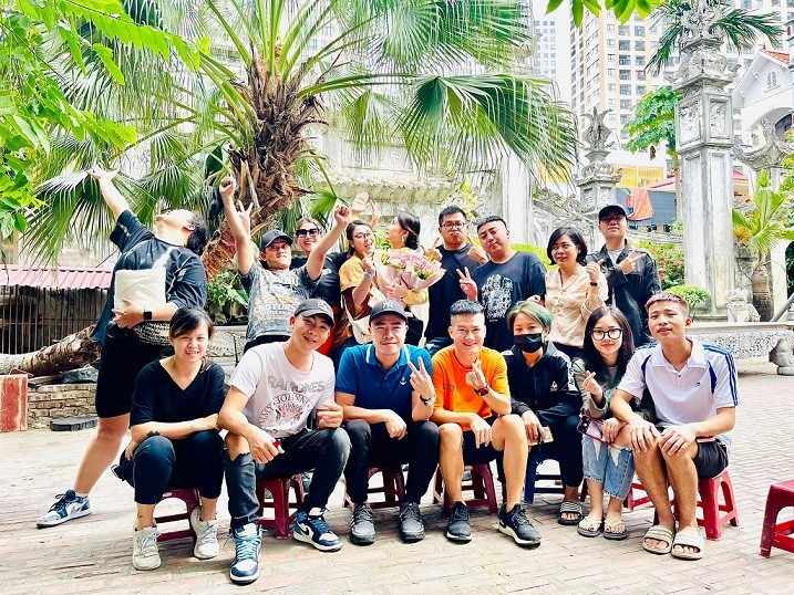 Sau hơn 4 tháng ghi hình, phim Mặt nạ gương đã lần lượt chia tay với các diễn viên đồng hành với bộ phim.