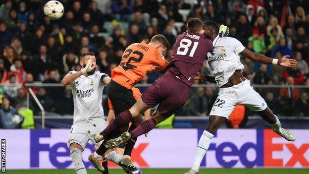 Real Madrid vào vòng 1/8 Champions League 2022-23 sớm 2 lượt trận