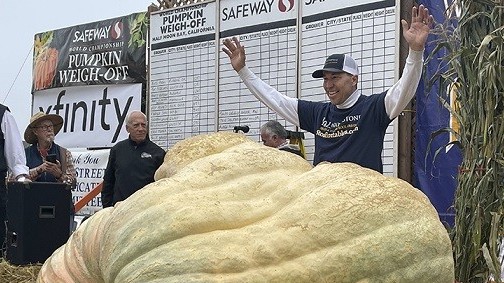 Mỹ: Quả bí ngô nặng hơn 1,1 tấn 'vô địch thế giới'