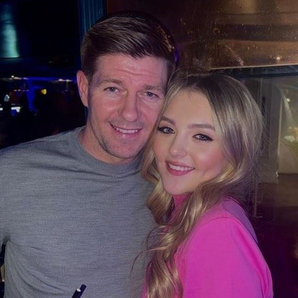 Aston Villa: Nhan sắc tuổi 18 của cô con gái HLV Steven Gerrard