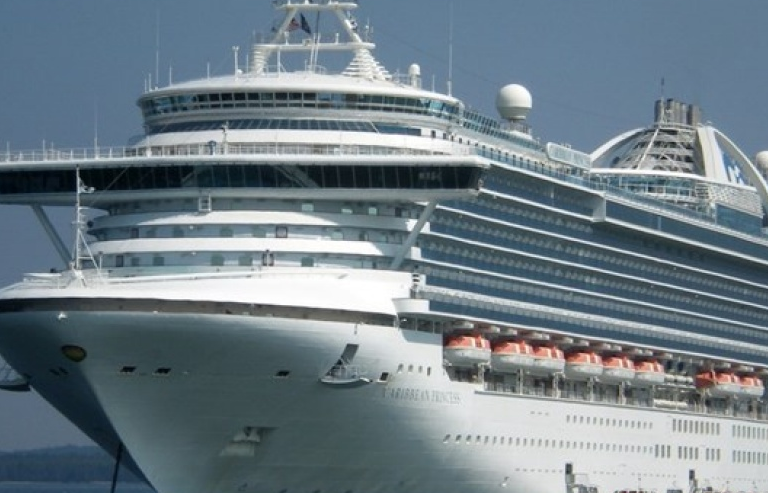 Siêu du thuyền đầu tiên qua kênh đào Panama mở rộng