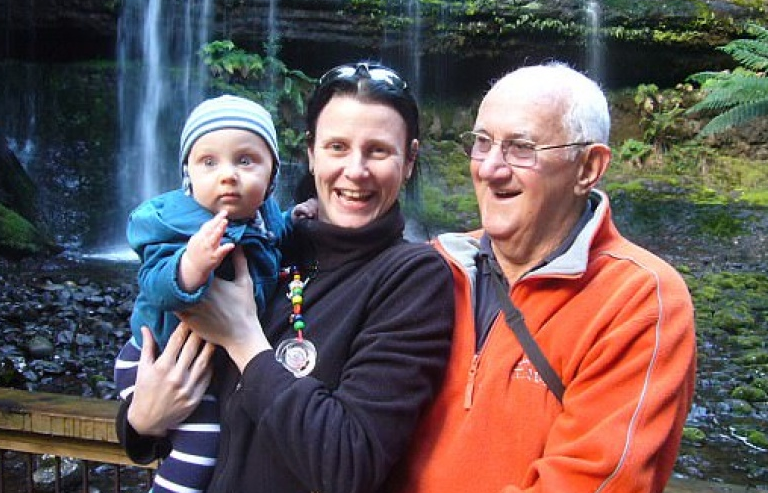 Lấy chồng 77 tuổi, bất ngờ hết... vô sinh