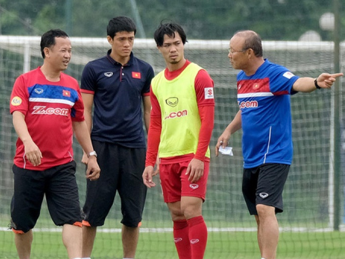 HLV Park Hang-seo suýt nổi nóng với tuyển thủ Việt Nam