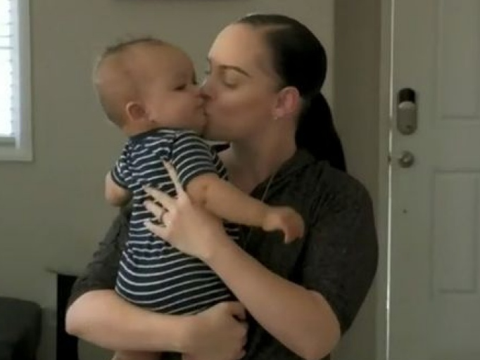 Hy hữu sinh đôi "một con mình, một con người khác"